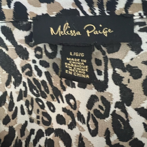 Woman’s Large Leopard top (22” p 2 p) - Picture 4 of 5